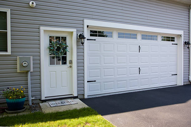 24/7 Emergency Garage Door Panel Replacement experts in Oakfield, WI
